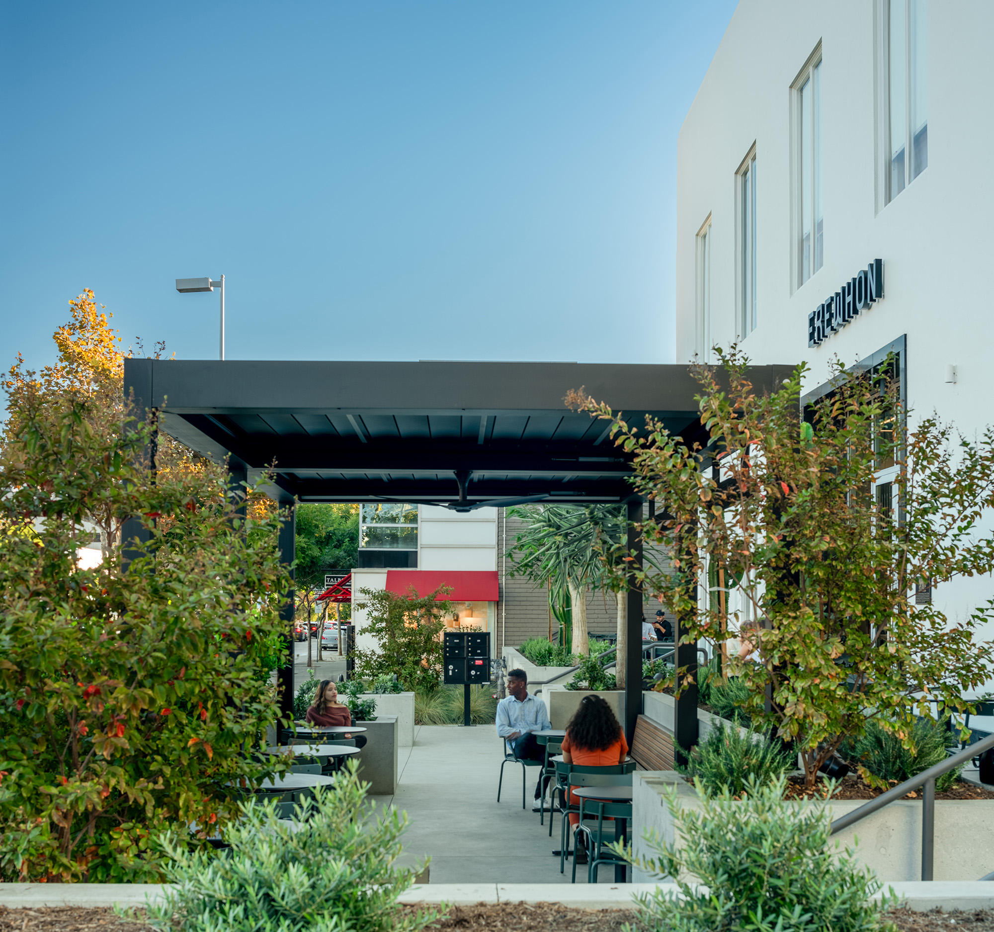 Erewhon Pasadena Erewhon & 475 S Lake Ave RDC